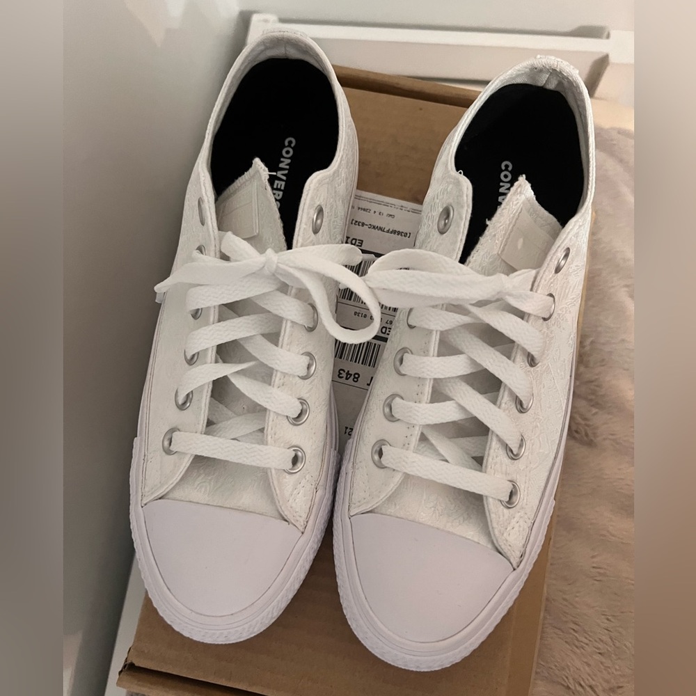 Almost New White Lace converse!